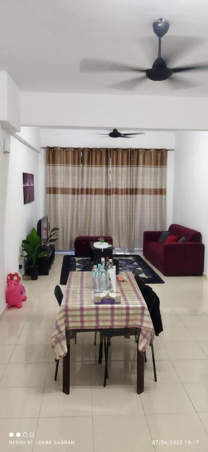 D'Zara Homestay Sepang Esterno foto